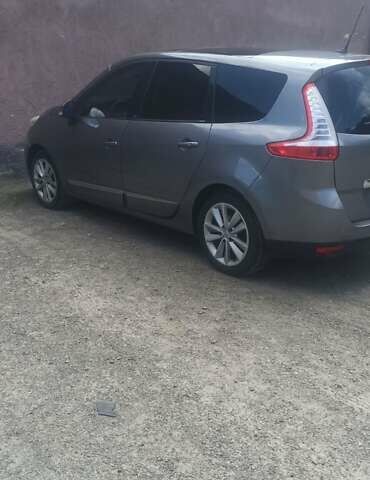 Сірий Рено Гранд Сценік, об'ємом двигуна 1.6 л та пробігом 237 тис. км за 7700 $, фото 17 на Automoto.ua