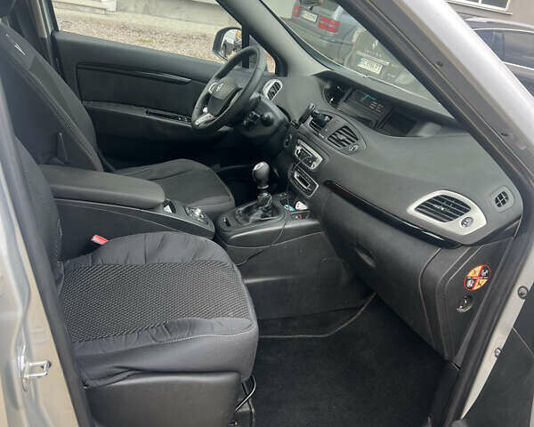 Серый Рено Гранд Сценик, объемом двигателя 1.5 л и пробегом 264 тыс. км за 7000 $, фото 14 на Automoto.ua