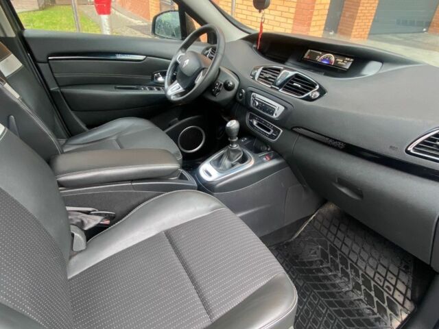 Серый Рено Гранд Сценик, объемом двигателя 1.6 л и пробегом 217 тыс. км за 8200 $, фото 3 на Automoto.ua