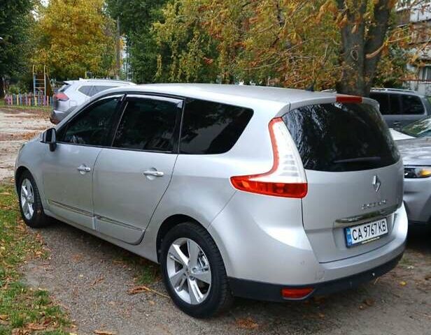 Сірий Рено Гранд Сценік, об'ємом двигуна 1.6 л та пробігом 250 тис. км за 8750 $, фото 6 на Automoto.ua