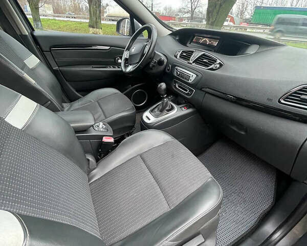 Серый Рено Гранд Сценик, объемом двигателя 1.46 л и пробегом 262 тыс. км за 7900 $, фото 13 на Automoto.ua