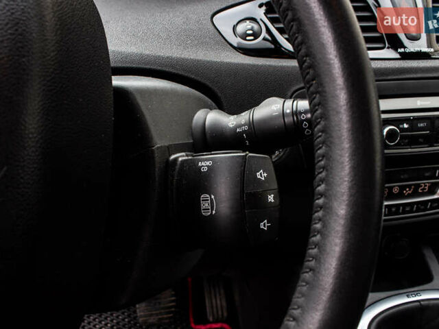 Серый Рено Гранд Сценик, объемом двигателя 1.46 л и пробегом 344 тыс. км за 7900 $, фото 32 на Automoto.ua