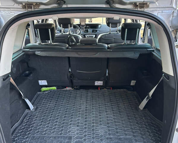 Серый Рено Гранд Сценик, объемом двигателя 2 л и пробегом 316 тыс. км за 9300 $, фото 7 на Automoto.ua