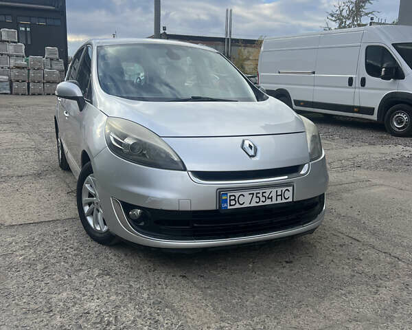 Серый Рено Гранд Сценик, объемом двигателя 1.5 л и пробегом 264 тыс. км за 7000 $, фото 2 на Automoto.ua