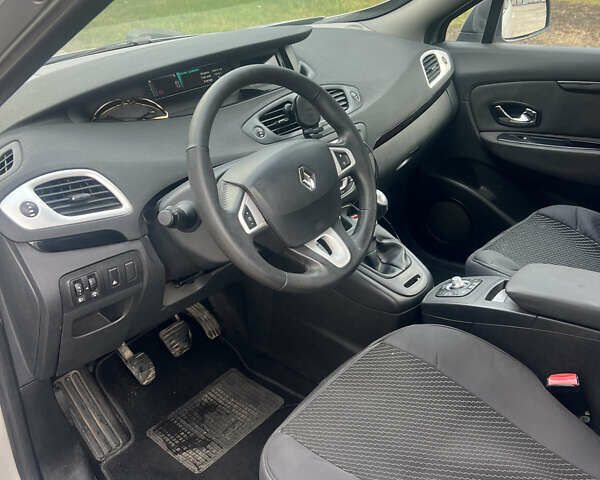 Серый Рено Гранд Сценик, объемом двигателя 1.5 л и пробегом 264 тыс. км за 7000 $, фото 11 на Automoto.ua