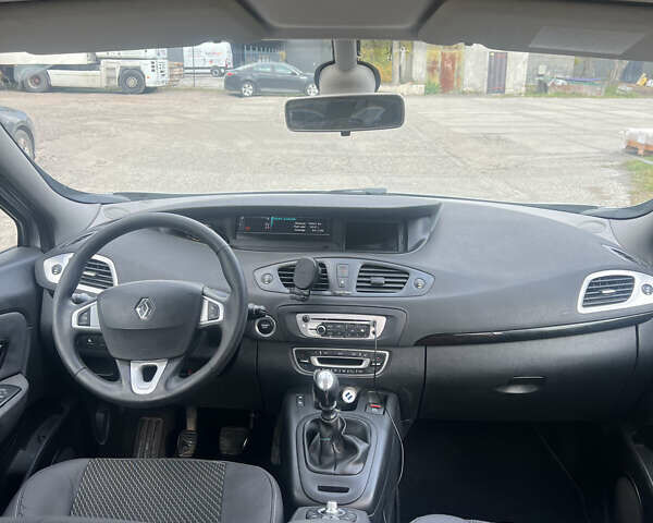 Серый Рено Гранд Сценик, объемом двигателя 1.5 л и пробегом 264 тыс. км за 7000 $, фото 13 на Automoto.ua