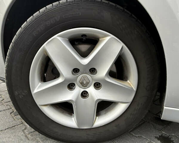 Сірий Рено Гранд Сценік, об'ємом двигуна 1.5 л та пробігом 203 тис. км за 8250 $, фото 19 на Automoto.ua