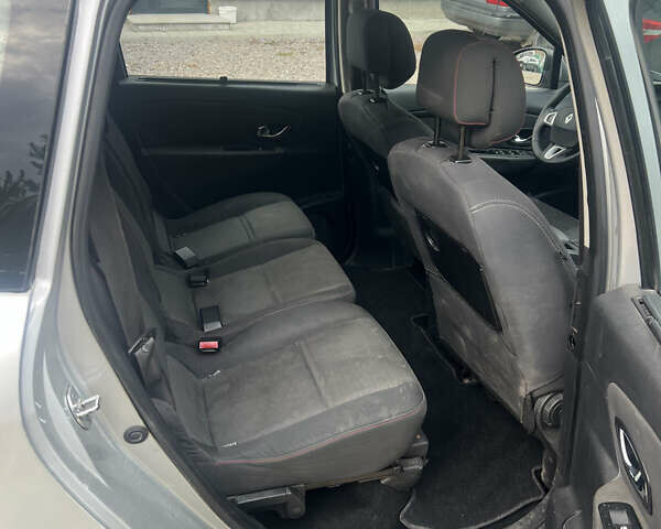 Серый Рено Гранд Сценик, объемом двигателя 1.5 л и пробегом 264 тыс. км за 7000 $, фото 16 на Automoto.ua