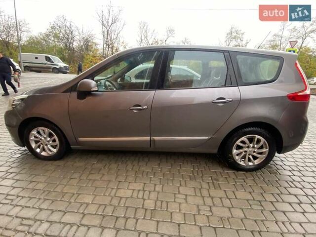 Серый Рено Гранд Сценик, объемом двигателя 1.6 л и пробегом 217 тыс. км за 8200 $, фото 1 на Automoto.ua