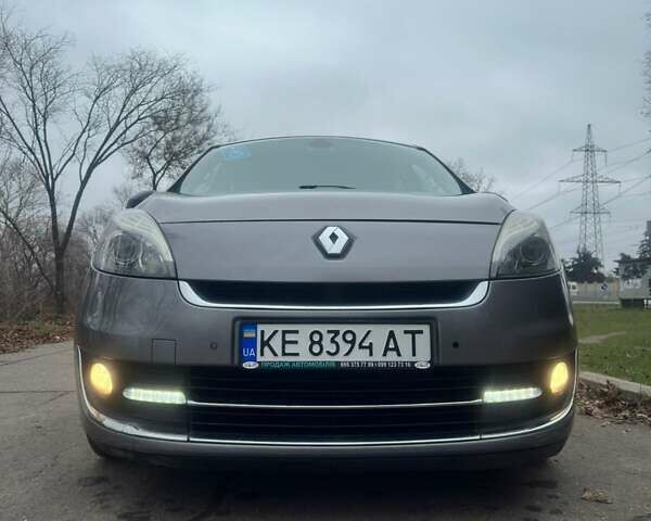 Сірий Рено Гранд Сценік, об'ємом двигуна 1.6 л та пробігом 204 тис. км за 8500 $, фото 10 на Automoto.ua