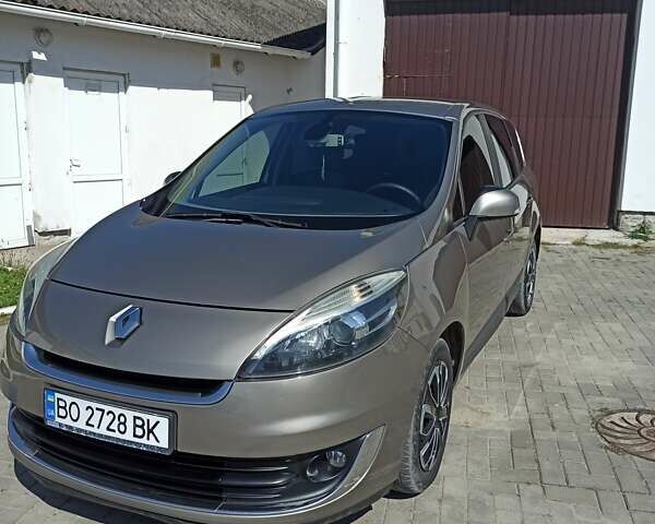 Серый Рено Гранд Сценик, объемом двигателя 1.5 л и пробегом 247 тыс. км за 8400 $, фото 1 на Automoto.ua