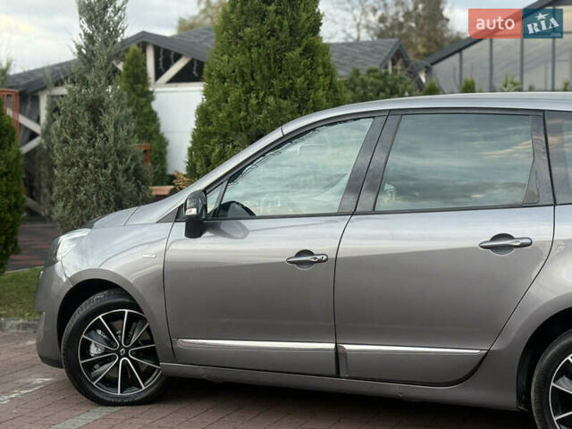 Серый Рено Гранд Сценик, объемом двигателя 2 л и пробегом 241 тыс. км за 10450 $, фото 30 на Automoto.ua