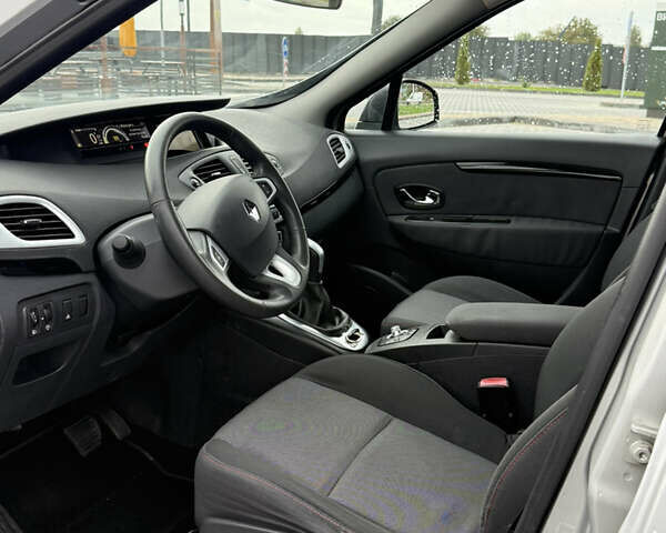 Сірий Рено Гранд Сценік, об'ємом двигуна 1.5 л та пробігом 203 тис. км за 8250 $, фото 14 на Automoto.ua