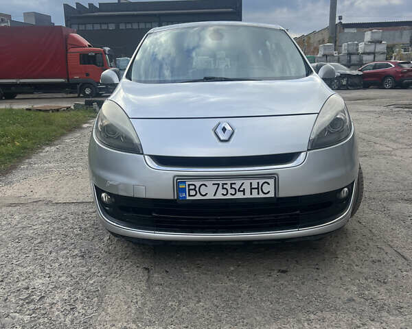 Серый Рено Гранд Сценик, объемом двигателя 1.5 л и пробегом 264 тыс. км за 7000 $, фото 1 на Automoto.ua