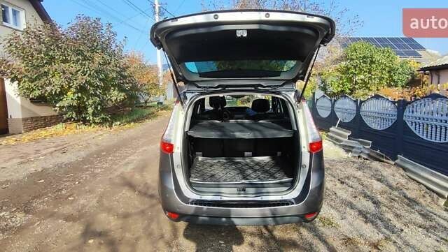 Сірий Рено Гранд Сценік, об'ємом двигуна 1.46 л та пробігом 250 тис. км за 8500 $, фото 34 на Automoto.ua