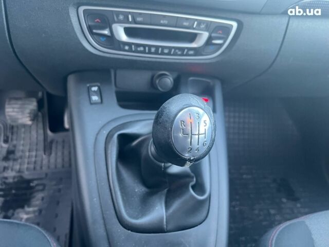 Серый Рено Гранд Сценик, объемом двигателя 1.5 л и пробегом 281 тыс. км за 9740 $, фото 17 на Automoto.ua