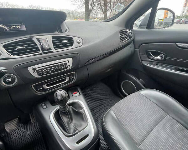 Серый Рено Гранд Сценик, объемом двигателя 1.46 л и пробегом 262 тыс. км за 7900 $, фото 10 на Automoto.ua