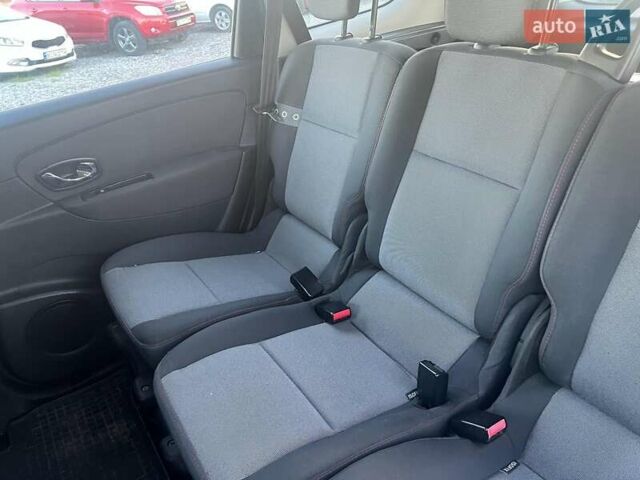 Серый Рено Гранд Сценик, объемом двигателя 1.5 л и пробегом 281 тыс. км за 9740 $, фото 25 на Automoto.ua