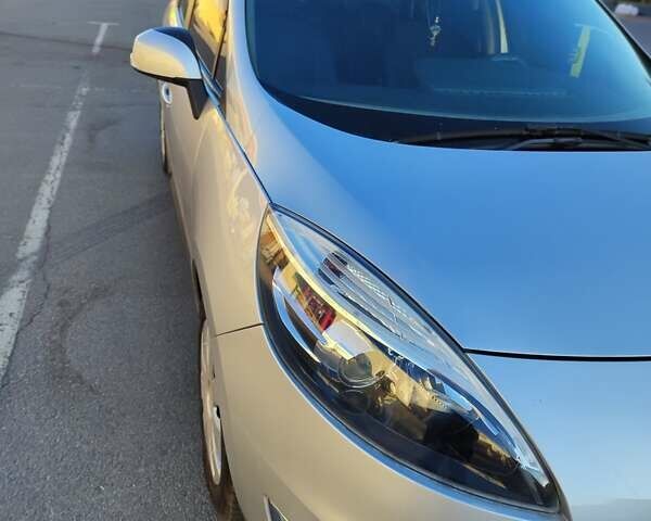 Сірий Рено Гранд Сценік, об'ємом двигуна 1.5 л та пробігом 290 тис. км за 7850 $, фото 2 на Automoto.ua