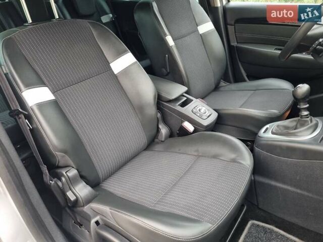 Сірий Рено Гранд Сценік, об'ємом двигуна 1.5 л та пробігом 230 тис. км за 8650 $, фото 29 на Automoto.ua