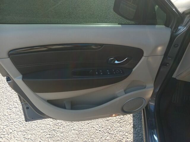 Серый Рено Гранд Сценик, объемом двигателя 1.5 л и пробегом 309 тыс. км за 8750 $, фото 3 на Automoto.ua