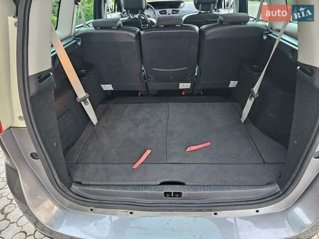 Сірий Рено Гранд Сценік, об'ємом двигуна 1.6 л та пробігом 216 тис. км за 8800 $, фото 12 на Automoto.ua