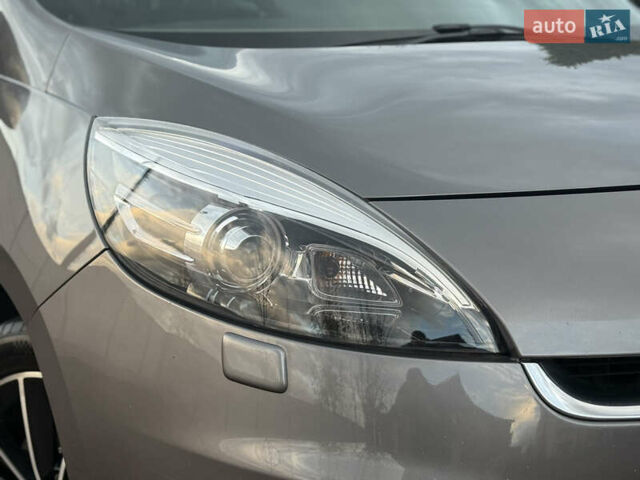 Серый Рено Гранд Сценик, объемом двигателя 2 л и пробегом 241 тыс. км за 10950 $, фото 12 на Automoto.ua