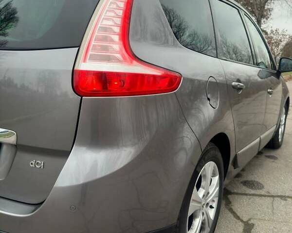 Сірий Рено Гранд Сценік, об'ємом двигуна 1.6 л та пробігом 204 тис. км за 8500 $, фото 5 на Automoto.ua