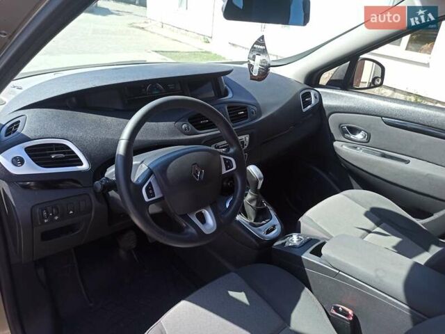 Серый Рено Гранд Сценик, объемом двигателя 1.5 л и пробегом 247 тыс. км за 8400 $, фото 8 на Automoto.ua