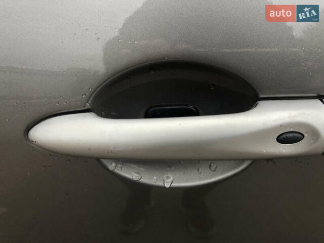 Серый Рено Гранд Сценик, объемом двигателя 1.9 л и пробегом 197 тыс. км за 7700 $, фото 12 на Automoto.ua