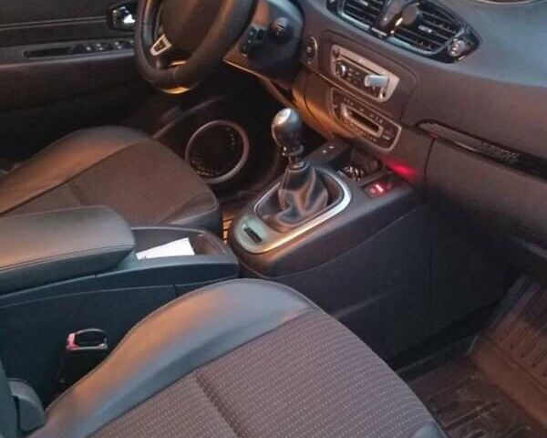 Сірий Рено Гранд Сценік, об'ємом двигуна 1.6 л та пробігом 250 тис. км за 8750 $, фото 10 на Automoto.ua