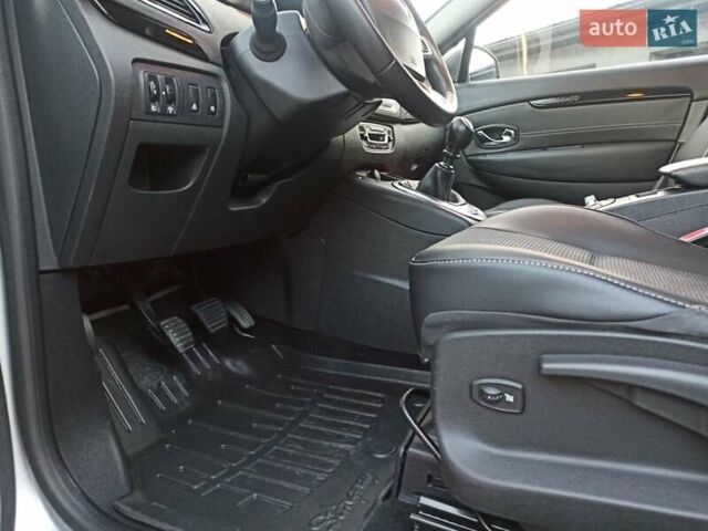 Серый Рено Гранд Сценик, объемом двигателя 1.6 л и пробегом 239 тыс. км за 8700 $, фото 56 на Automoto.ua