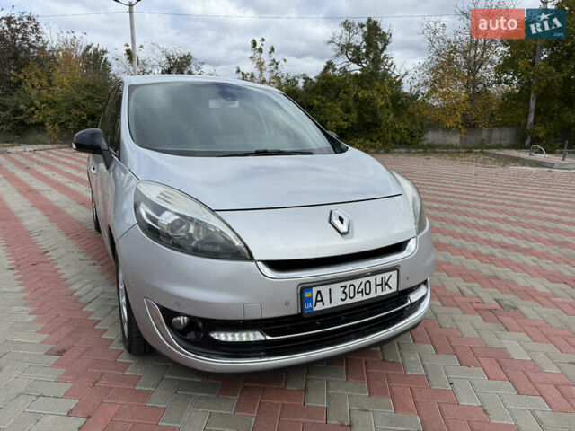 Серый Рено Гранд Сценик, объемом двигателя 2 л и пробегом 187 тыс. км за 8750 $, фото 3 на Automoto.ua