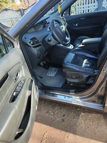 Сірий Рено Гранд Сценік, об'ємом двигуна 1.46 л та пробігом 250 тис. км за 8500 $, фото 13 на Automoto.ua