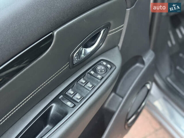 Серый Рено Гранд Сценик, объемом двигателя 2 л и пробегом 241 тыс. км за 10950 $, фото 48 на Automoto.ua