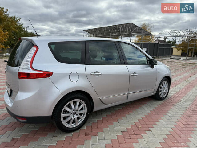 Серый Рено Гранд Сценик, объемом двигателя 2 л и пробегом 187 тыс. км за 8750 $, фото 10 на Automoto.ua