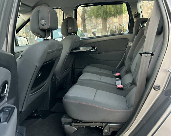 Серый Рено Гранд Сценик, объемом двигателя 1.6 л и пробегом 240 тыс. км за 7999 $, фото 26 на Automoto.ua