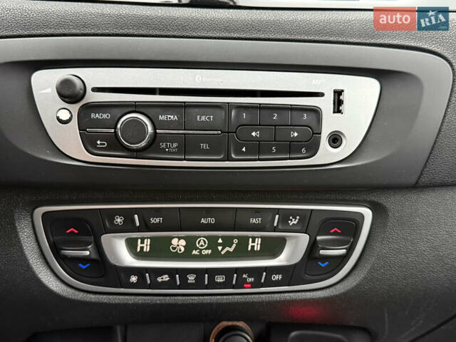 Серый Рено Гранд Сценик, объемом двигателя 1.5 л и пробегом 208 тыс. км за 9200 $, фото 52 на Automoto.ua