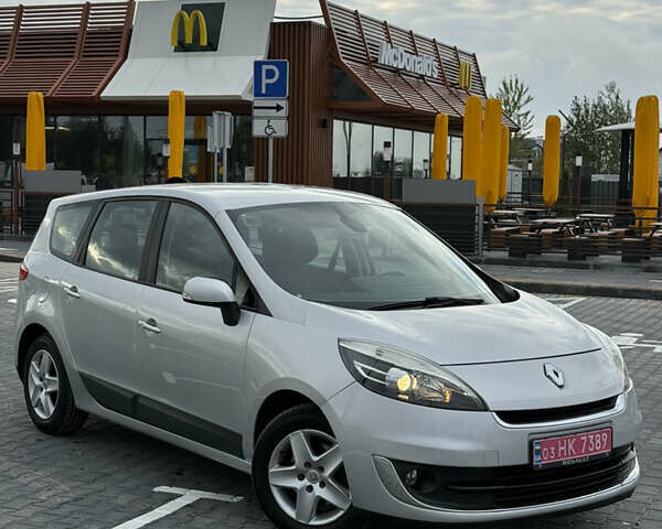 Сірий Рено Гранд Сценік, об'ємом двигуна 1.5 л та пробігом 203 тис. км за 8250 $, фото 1 на Automoto.ua