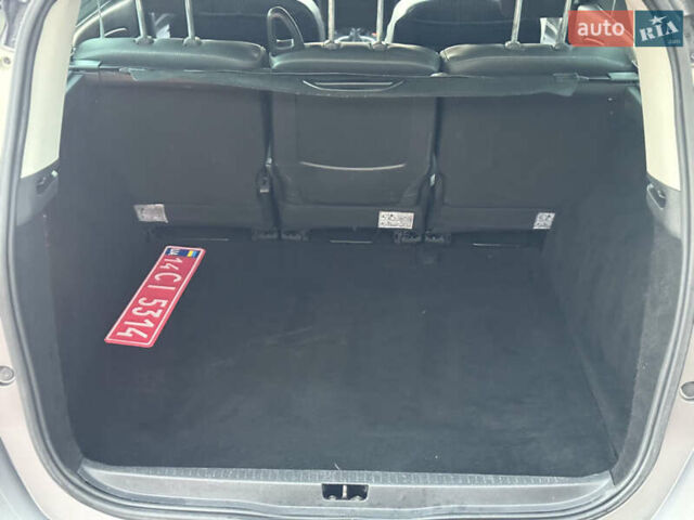 Серый Рено Гранд Сценик, объемом двигателя 2 л и пробегом 241 тыс. км за 10450 $, фото 62 на Automoto.ua