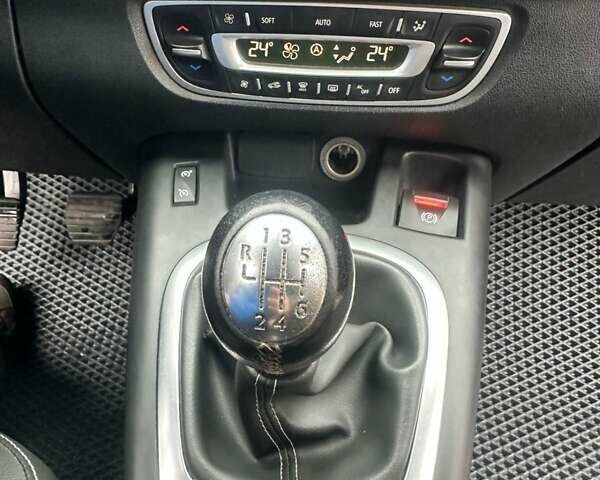 Сірий Рено Гранд Сценік, об'ємом двигуна 1.6 л та пробігом 204 тис. км за 8500 $, фото 28 на Automoto.ua