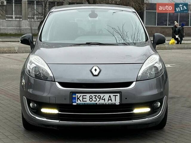 Серый Рено Гранд Сценик, объемом двигателя 1.6 л и пробегом 204 тыс. км за 9200 $, фото 4 на Automoto.ua