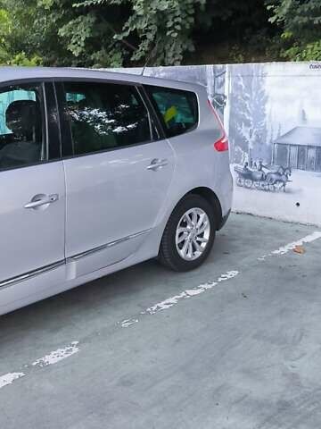 Серый Рено Гранд Сценик, объемом двигателя 1.5 л и пробегом 301 тыс. км за 8700 $, фото 2 на Automoto.ua