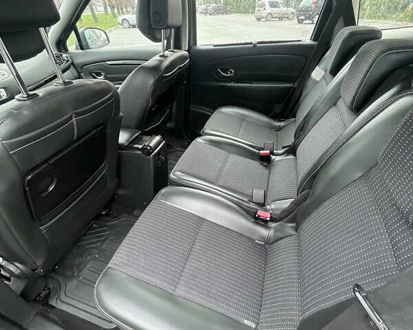 Серый Рено Гранд Сценик, объемом двигателя 1.46 л и пробегом 262 тыс. км за 7900 $, фото 11 на Automoto.ua