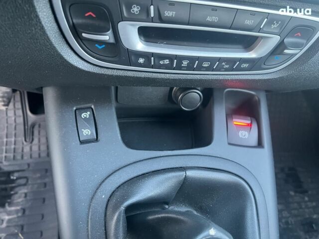 Серый Рено Гранд Сценик, объемом двигателя 1.5 л и пробегом 281 тыс. км за 9740 $, фото 19 на Automoto.ua