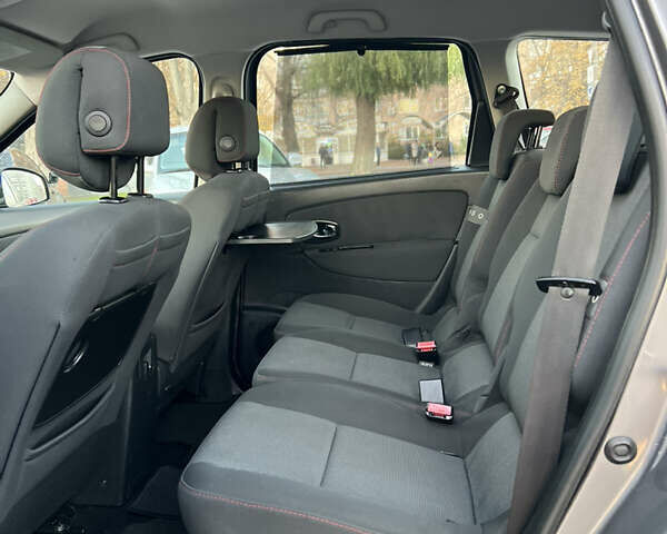 Сірий Рено Гранд Сценік, об'ємом двигуна 1.6 л та пробігом 238 тис. км за 8700 $, фото 30 на Automoto.ua