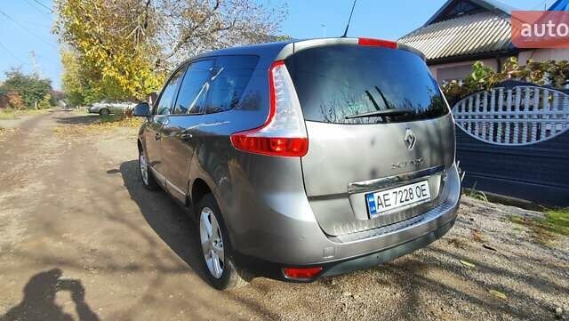 Сірий Рено Гранд Сценік, об'ємом двигуна 1.46 л та пробігом 250 тис. км за 8500 $, фото 47 на Automoto.ua