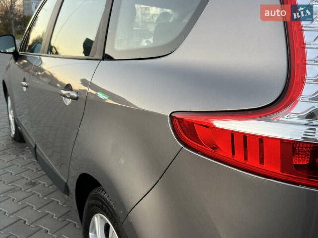 Сірий Рено Гранд Сценік, об'ємом двигуна 1.6 л та пробігом 238 тис. км за 8700 $, фото 21 на Automoto.ua