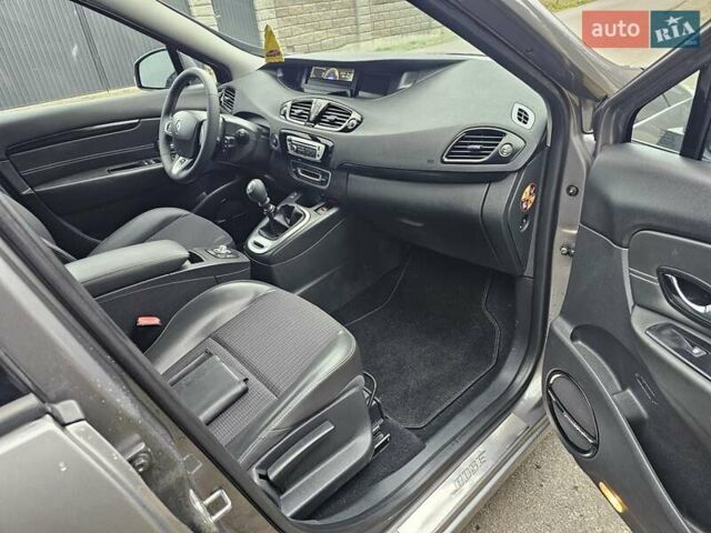 Серый Рено Гранд Сценик, объемом двигателя 1.6 л и пробегом 217 тыс. км за 8900 $, фото 10 на Automoto.ua