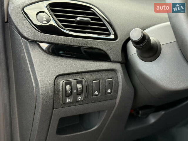 Серый Рено Гранд Сценик, объемом двигателя 1.5 л и пробегом 239 тыс. км за 8999 $, фото 40 на Automoto.ua